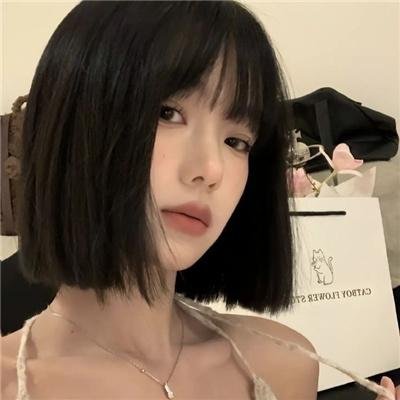娇憨女郎